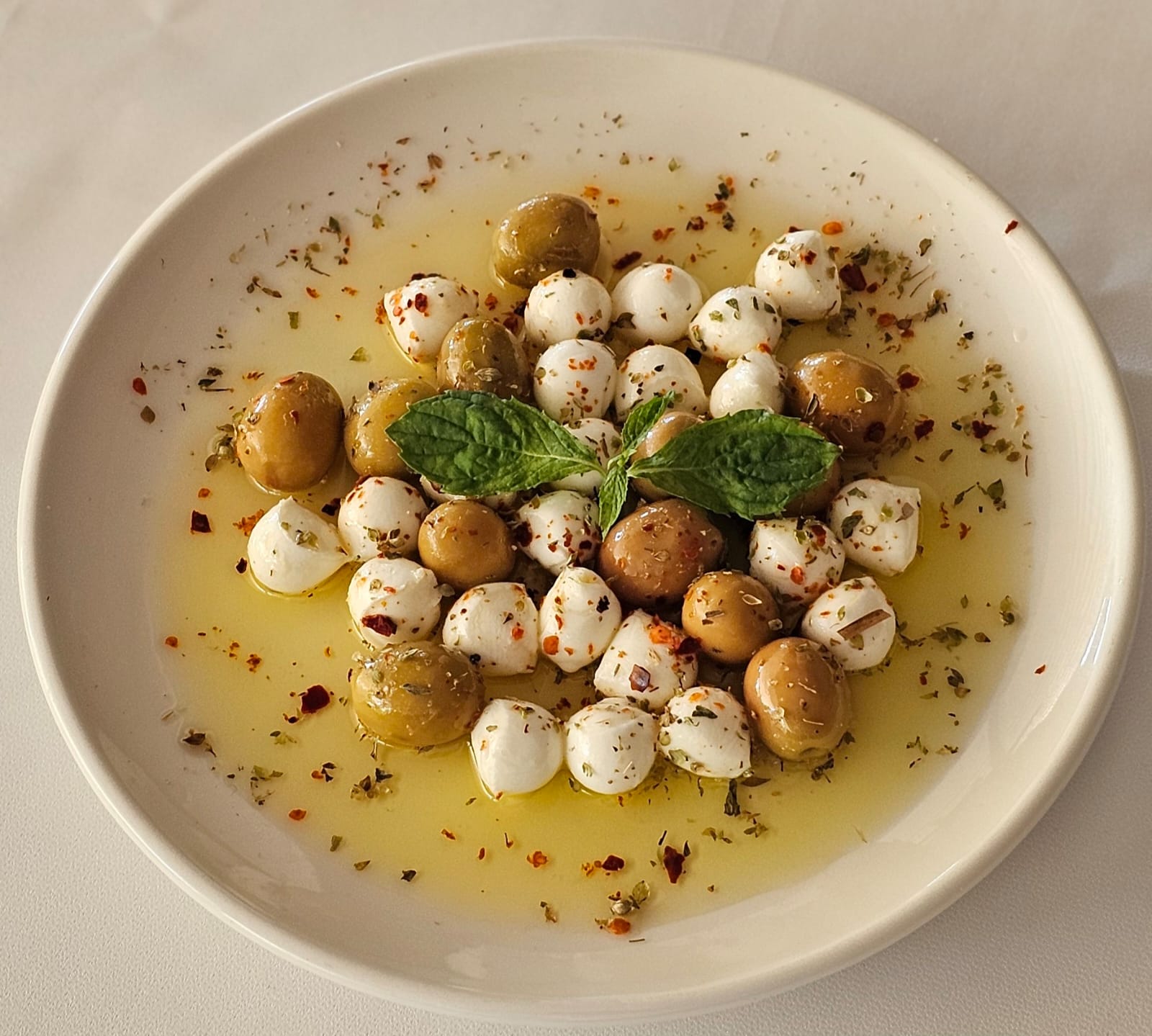 Edremit Kırma Zeytin & Mozerella Topları