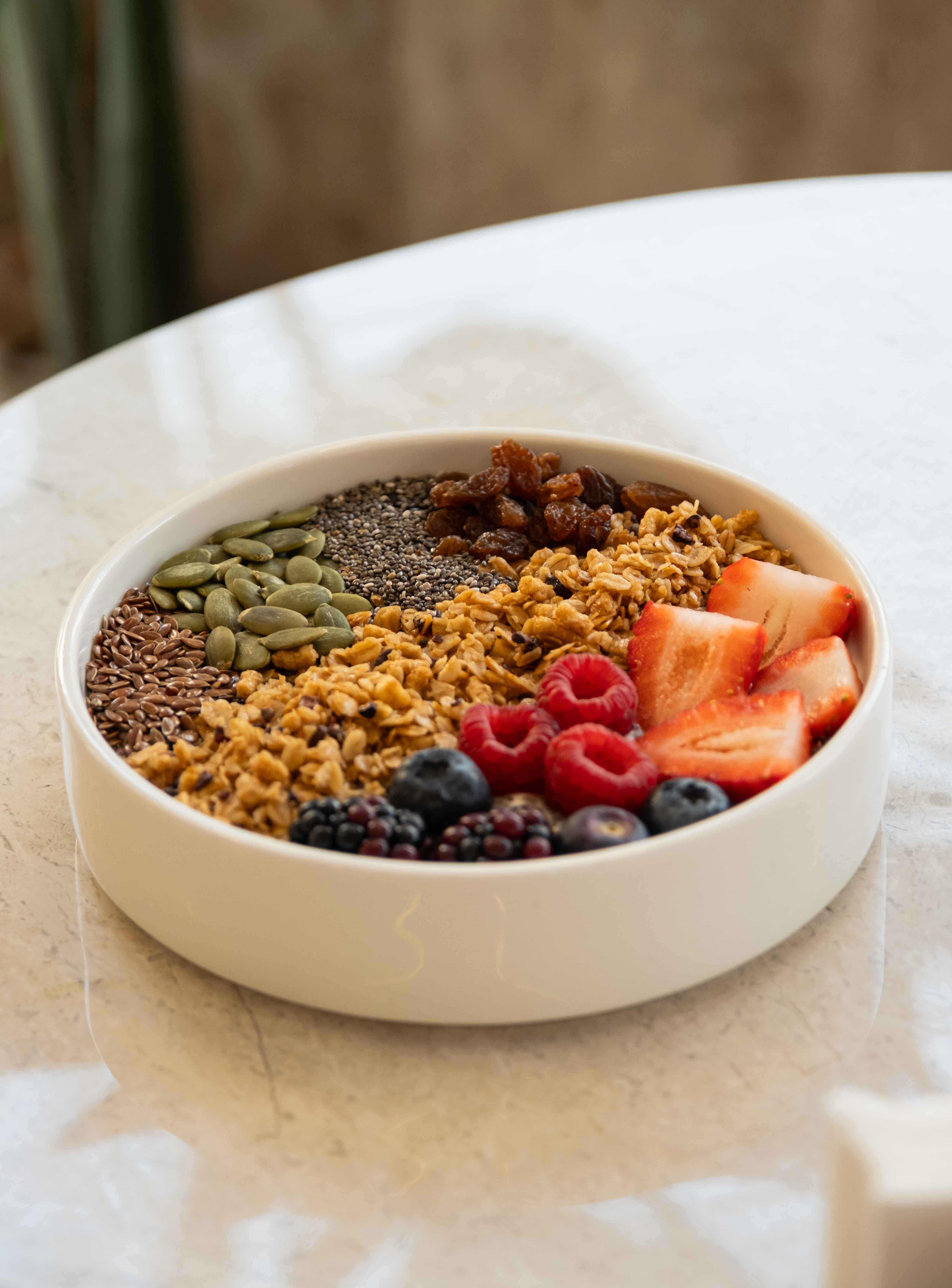 BERRY GRANOLA