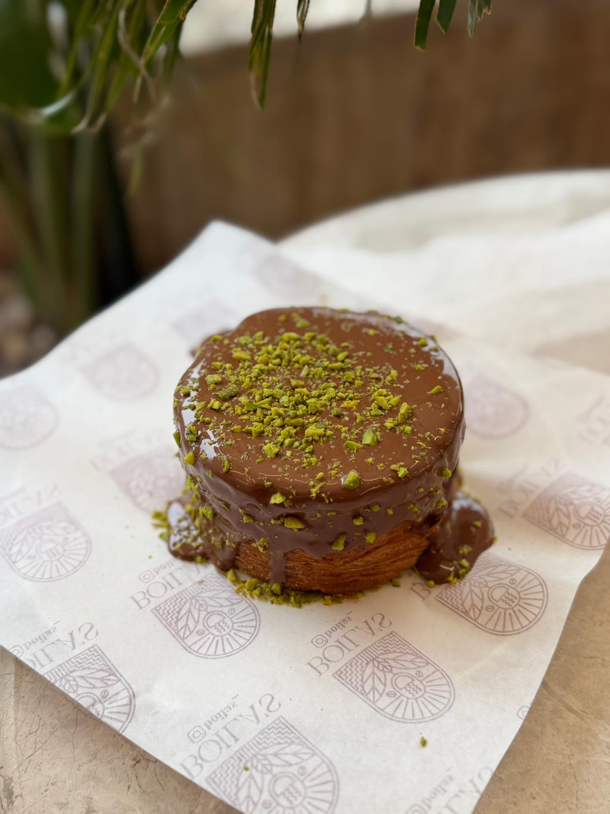ÇİKOLATALI ROLL KRUVASAN