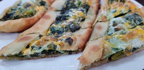 Ispanaklı Kaşarlı Yumurtalı Pide