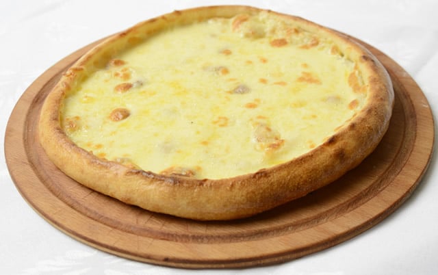 Karadeniz Usulü Kaşarlı Pide