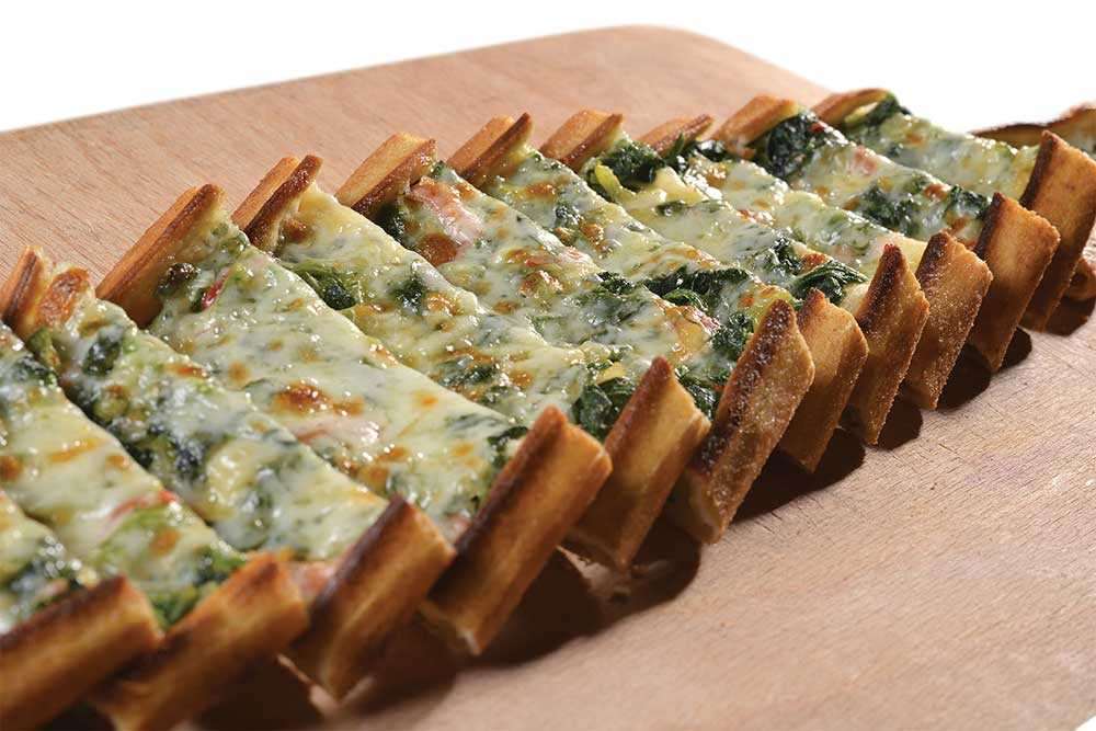 Ispanaklı Kıymalı Kaşarlı Pide