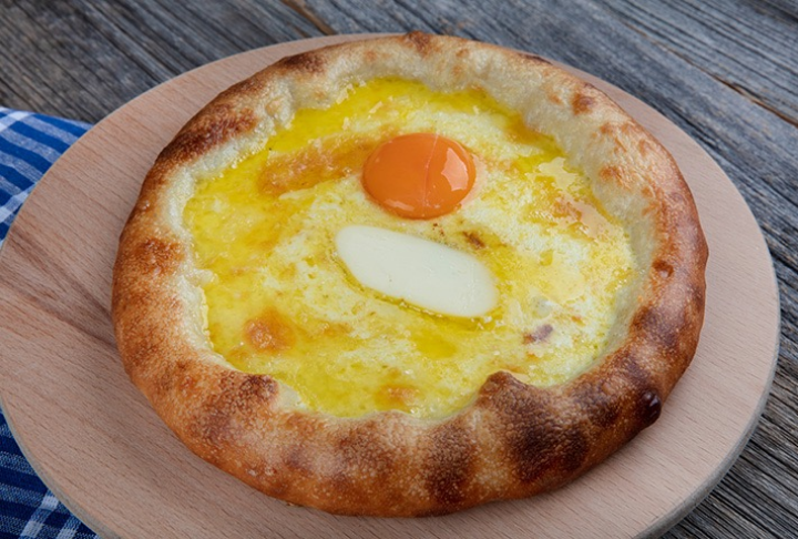 Karadeniz Usulü Yumurtalı Kaşarlı Pide