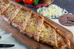 Kıymalı Kaşarlı Yumurtalı Pide