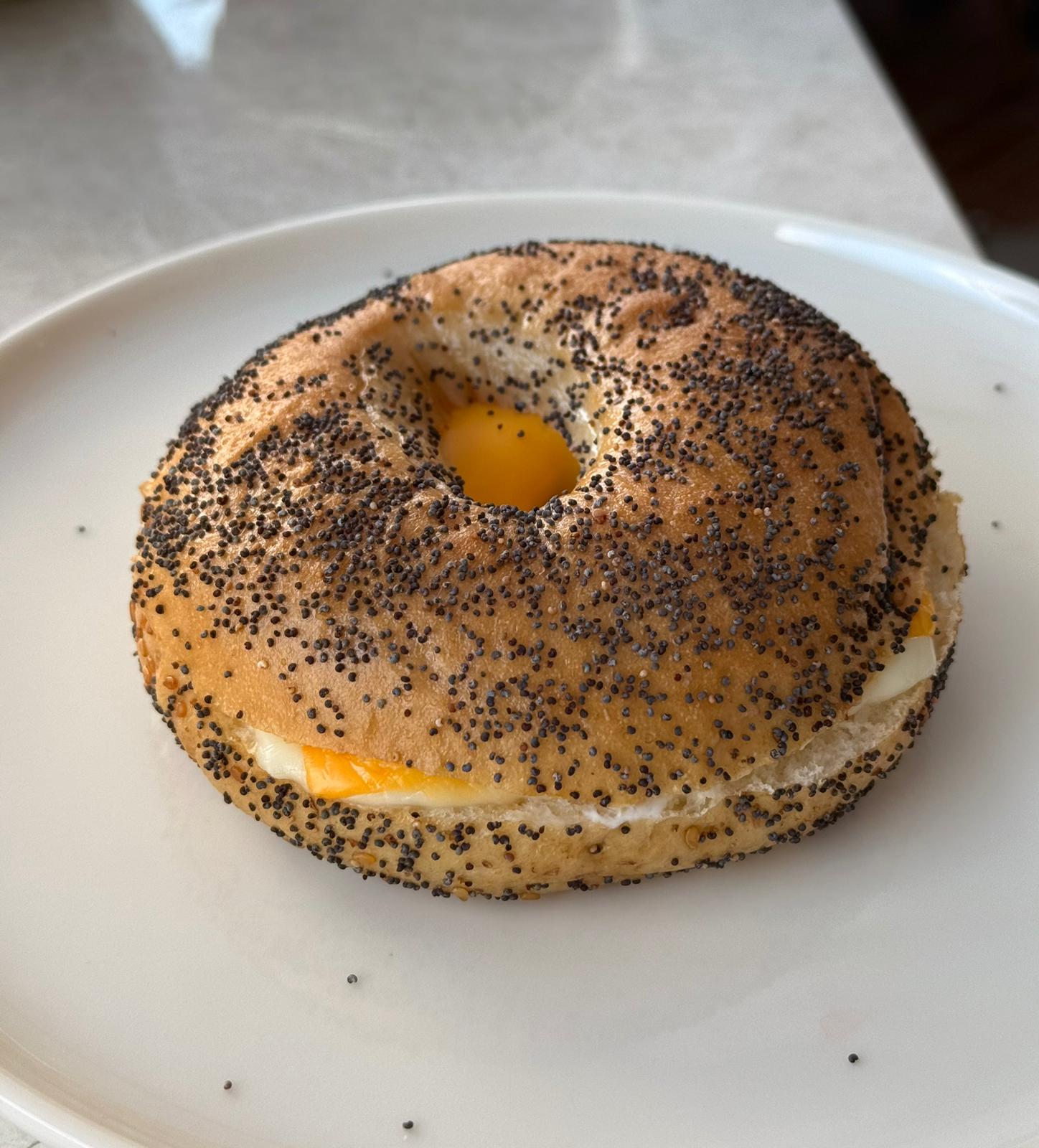 BAGEL ÜÇ PEYNİRLİ